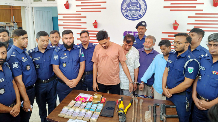 মৌলভীবাজারে ডাকাতির ঘটনায় স্বর্ণ ও অস্ত্রসহ গ্রেফতার ৭