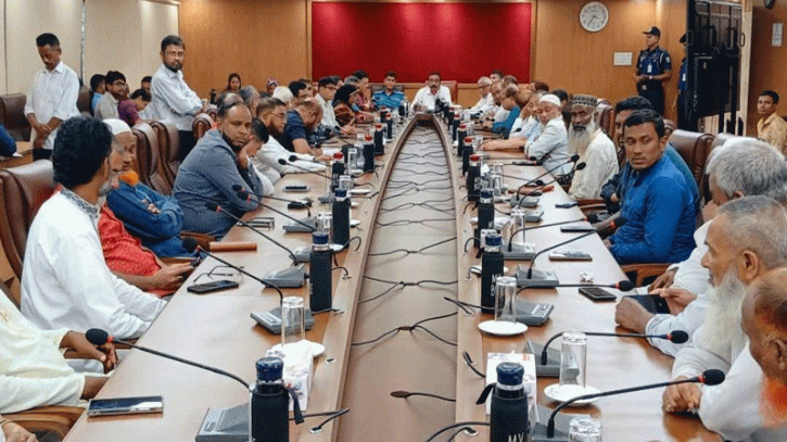 বিভাগীয় কমিশনারের সাথে বৈঠকের পর আশ্বাসে ধর্মঘট প্রত্যাহার