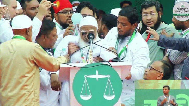বক্তৃতাকালে অসুস্থবোধ করে মঞ্চে লুটে পড়লেন জামায়াত আমির