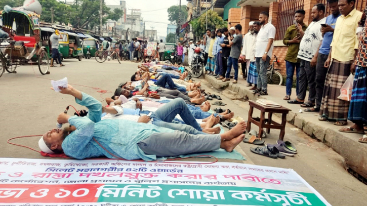 সিলেটে ফুটপাত দখলমুক্ত করার দাবিতে শোয়া কর্মসূচী