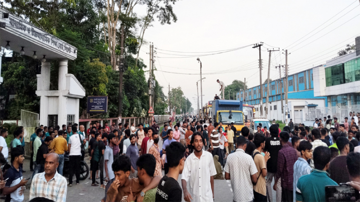 শিক্ষা উপদেষ্টা ও সচিবের পদত্যাগ দাবিতে সিলেটে বিক্ষোভ