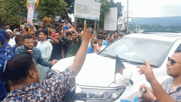 দুই উপদেষ্টার গাড়িবহর   ঘিরে স্থানীয়দের বিক্ষোভ 