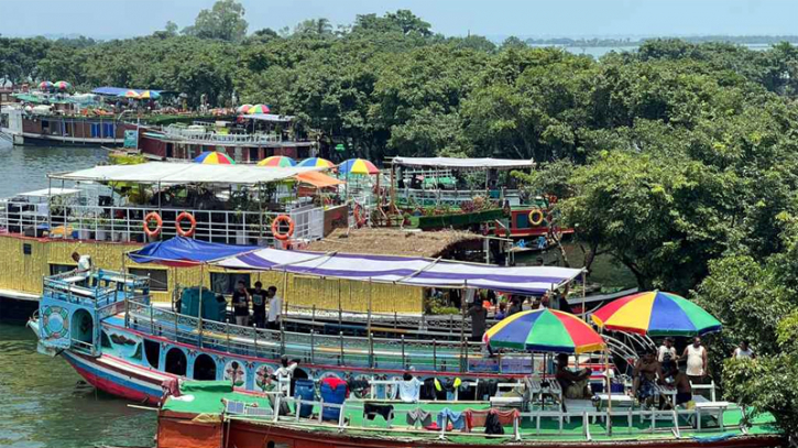 টাঙ্গুয়ার হাওরে পর্যটকবাহী হাউসবোট প্রবেশে নিষেধাজ্ঞা
