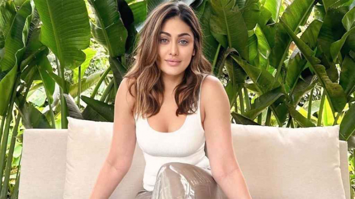 মারা গেছেন ‘কাঁটা লাগা’ খ্যাত অভিনেত্রী শেফালী জারিওয়ালা