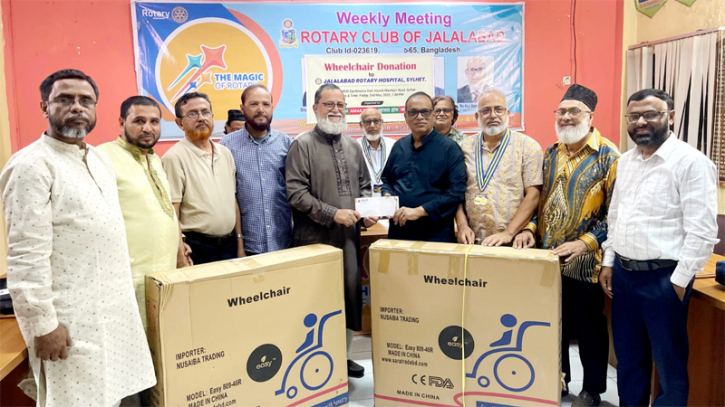 জালালাবাদ রোটারি হসপিটাল সিলেটে হুইলচেয়ার প্রদান