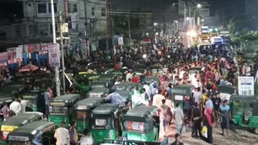 শাবি অধ্যাপককে মারধর, প্রতিবাদে শিক্ষার্থীদের সড়ক অবরোধ