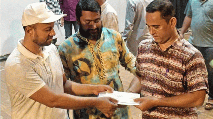 যিনি সুর তুলে গাইতেন বঙ্গবন্ধুর গান, তিনিই পেলেন অনুদান!