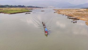 ‌’ধলাই ব্রিজ’ রক্ষায় তৎপর প্রশাসন : ১০৩ নৌকা ও ১২ শ্রমিক আটক