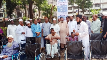 সিলেটে অর্ধশত অসহায় লোকদের রিকশা, হুইলচেয়ার ও ঠেলাগাড়ি প্রদান